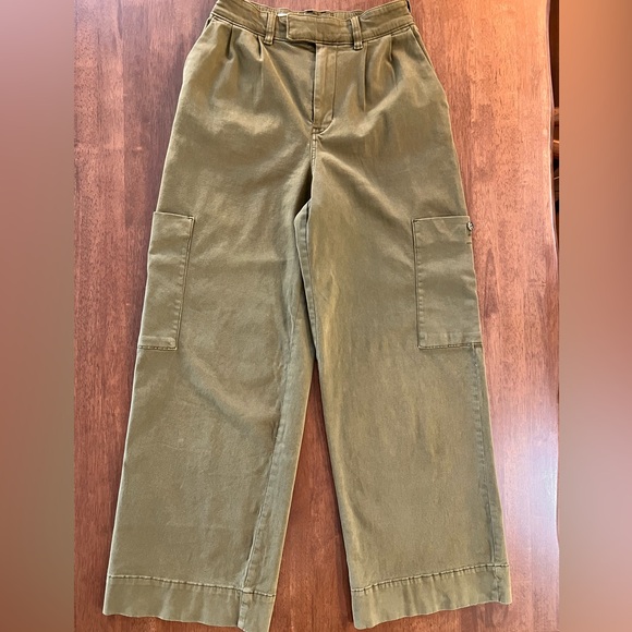 ANTHROPOLOGIE Pilcro Pleated Wide-Leg Cargo Pants, Army Green. Size XS - Picture 4 of 8